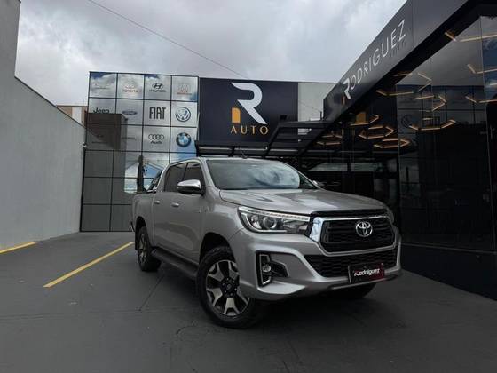 TOYOTA HILUX 2.8 SRX 4X4 CD 16V DIESEL 4P AUTOMÁTICO TOYOTA HILUX 2.8 SRX 4X4 CD 16V DIESEL 4P AUTOMÁTICO